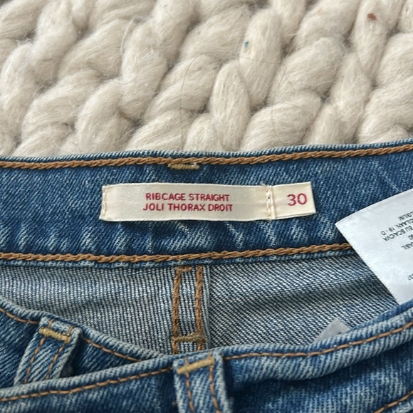 Levi’s | Ribcage Straight 26” - Picture 2 of 4